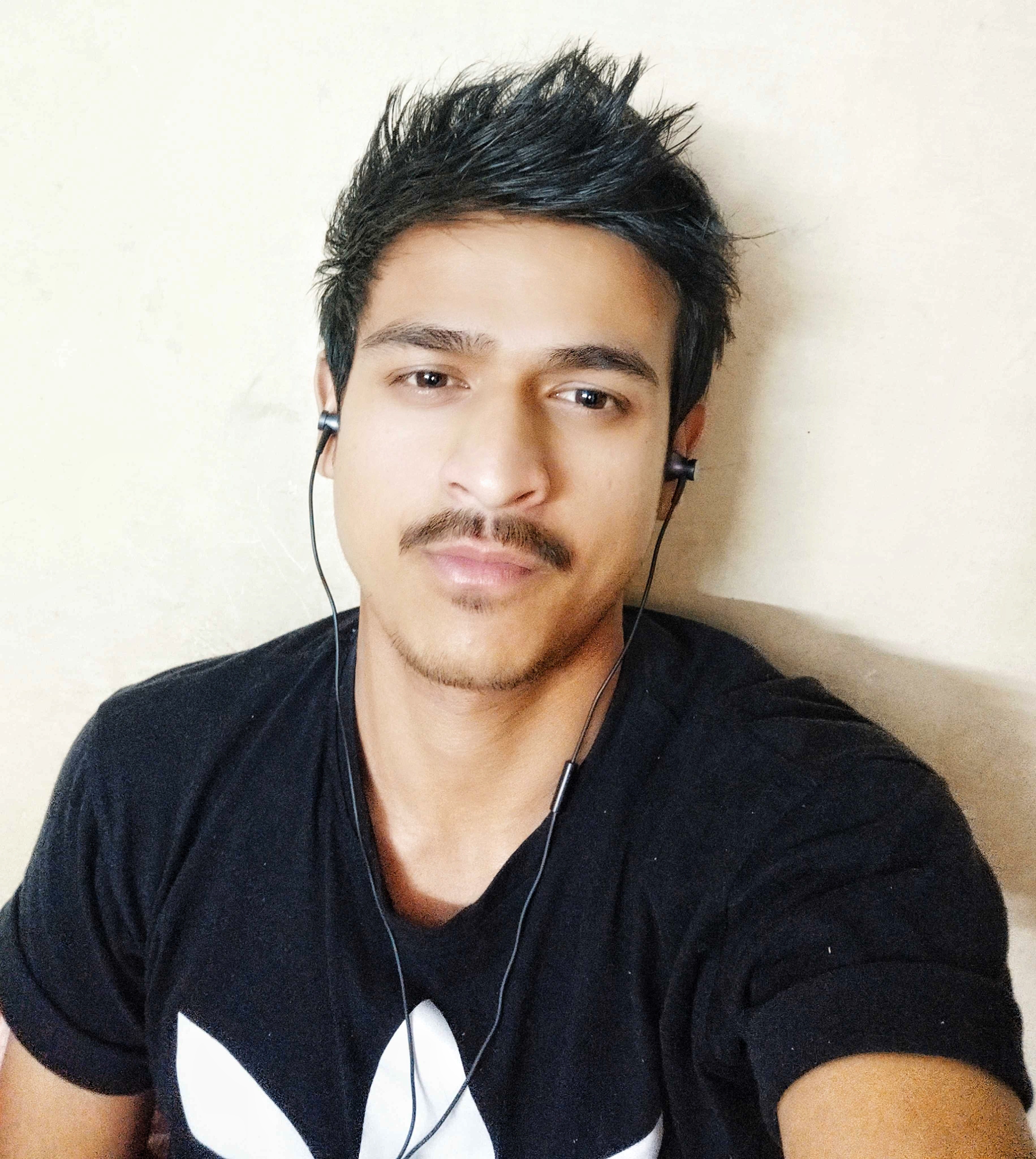 shivam makhloga
