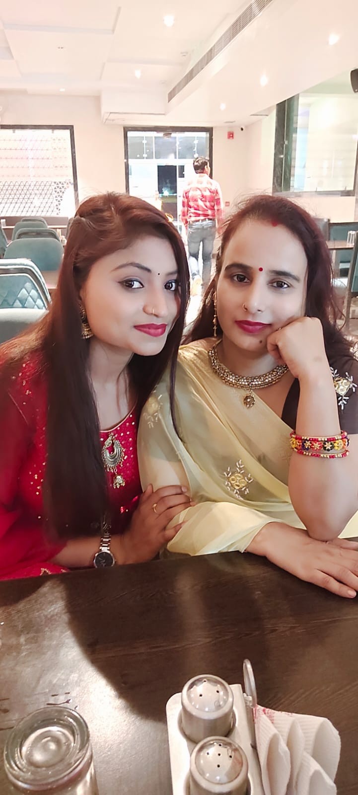 deepika_3960