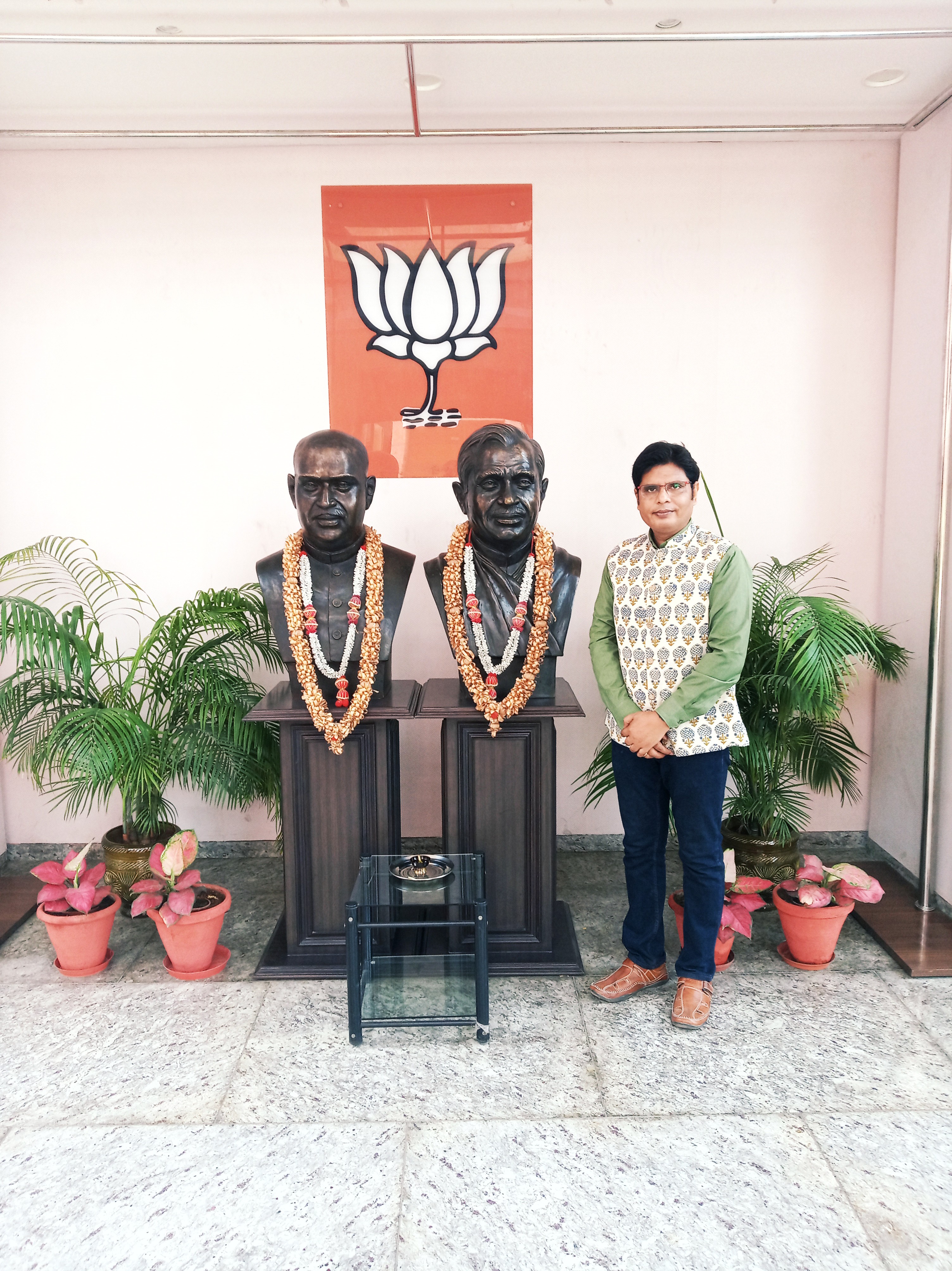 Gaurav S Khare